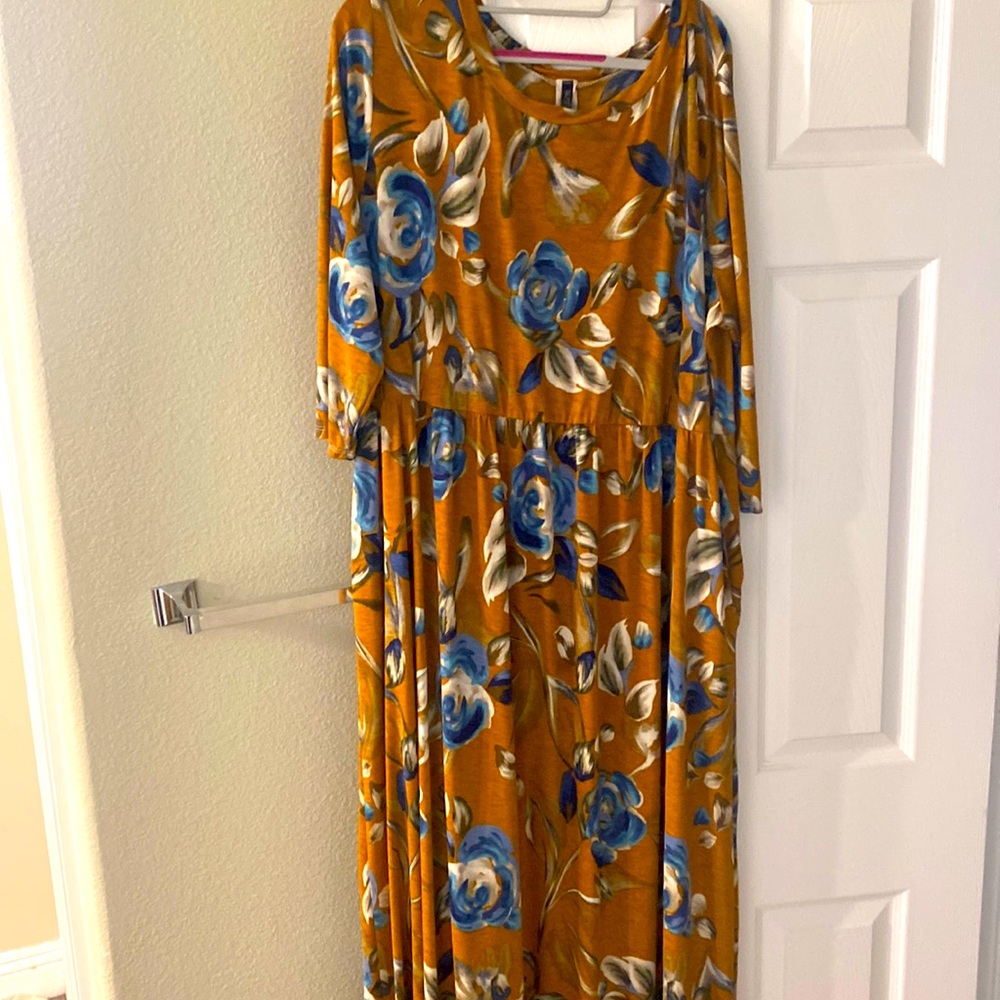 Glitzy Girlz Maxi Dress with pockets!!!